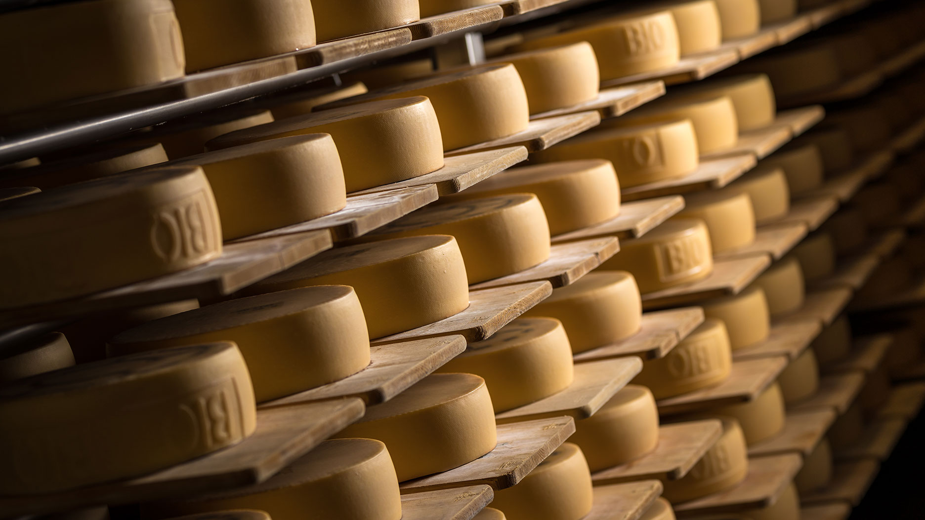 ©Appenzeller Schaukäserei AG cheese cellar in the Schaukäserei in Appenzell
