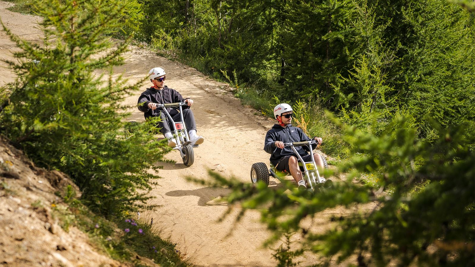 The mountain carts will take you from the Hannig on a 5 km long, wide natural road down to Saas-Fee.