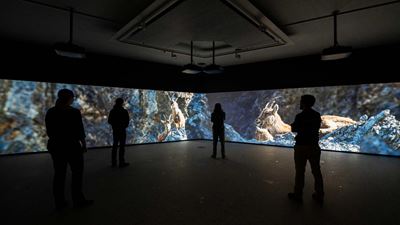 Multivision-im-Panorama-Raum des Nationalparkzentrums Zernez