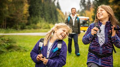 Two children laughing during an excursion to the Gantrisch region