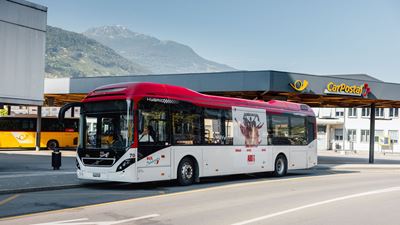A Sédunois bus is parked in front of the postbus station in Sion.